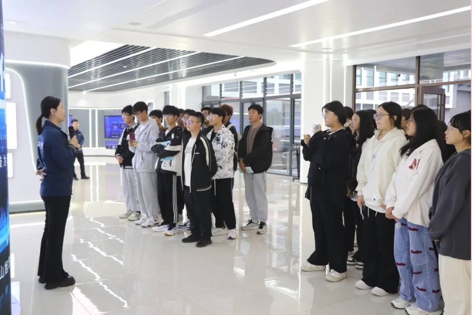 筑牢基础 展望未来 ▏唐山学院会计学院学生到凯发K8国际智能参观学习